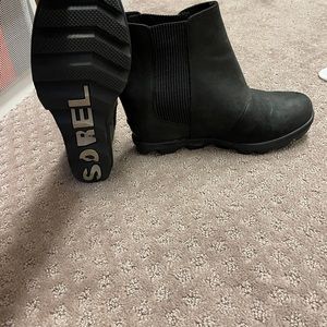 Black wedge Sorel booties